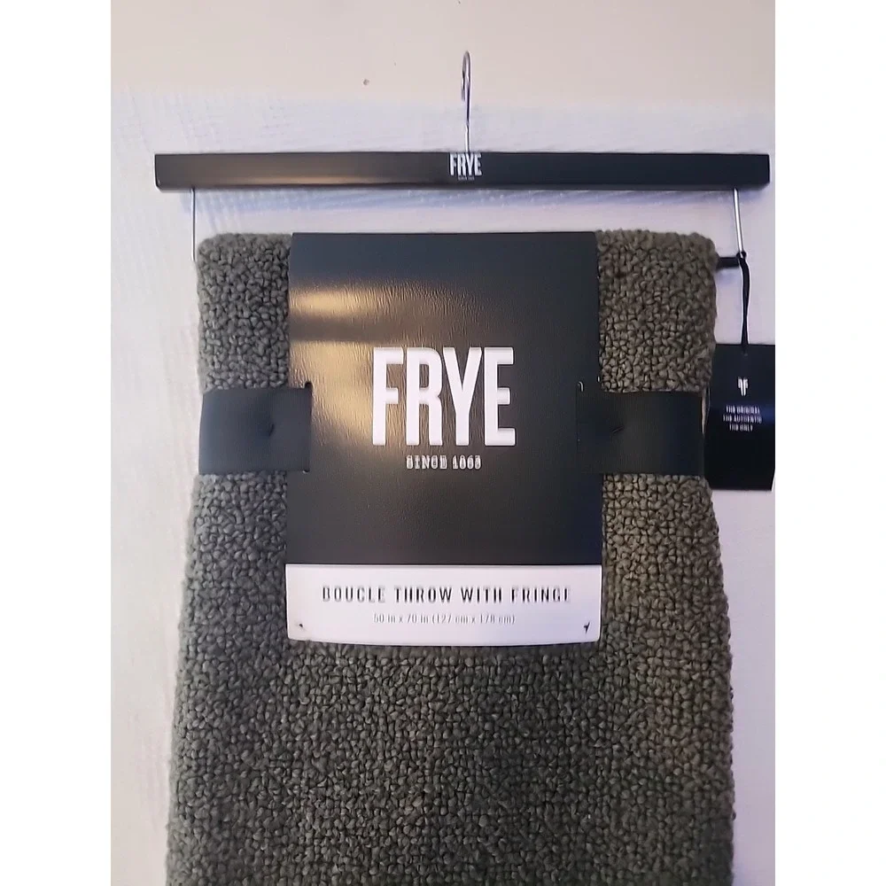 Brand‎ New! Oversized Frye Boucle Throw With Fringe Green 50